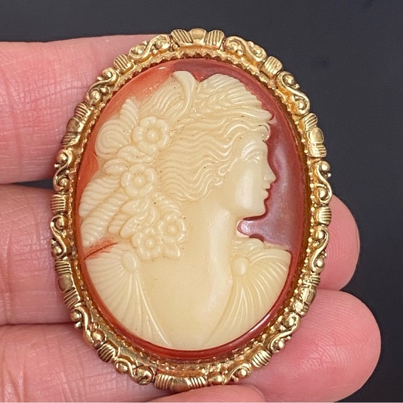Vintage Unsigned Victorian Lady Cameo Gold-tone Brooch 12g - Picture 3 of 13